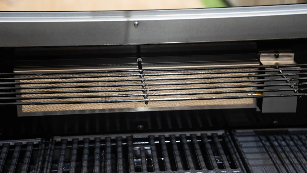 Gasmate Quasar Pro 6 Burner Trolley BBQ with Window in Hood & Side Burner - Image 5