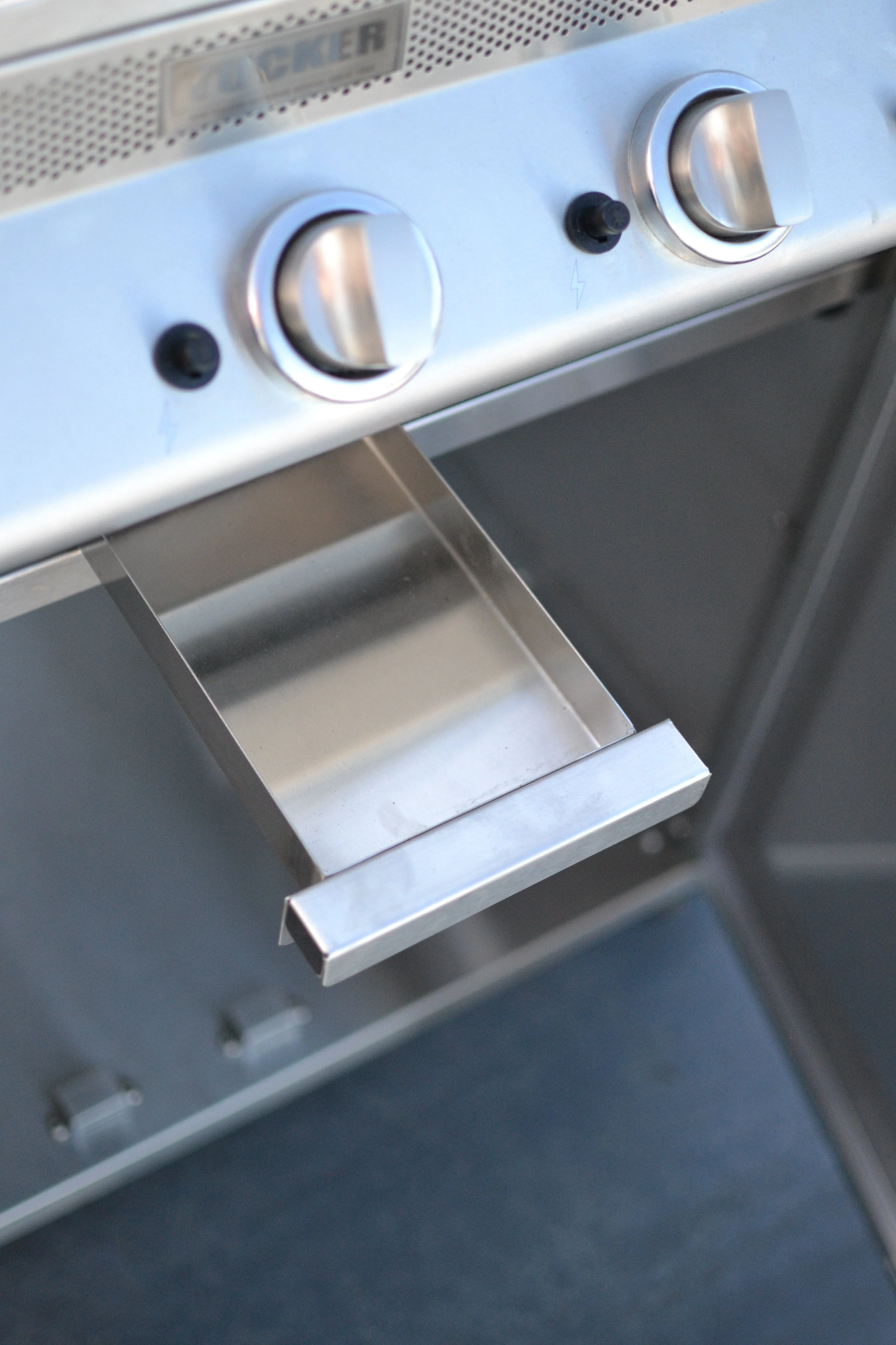 Tucker 3+1 Burner GTR BBQ with Twin Hood - Image 10
