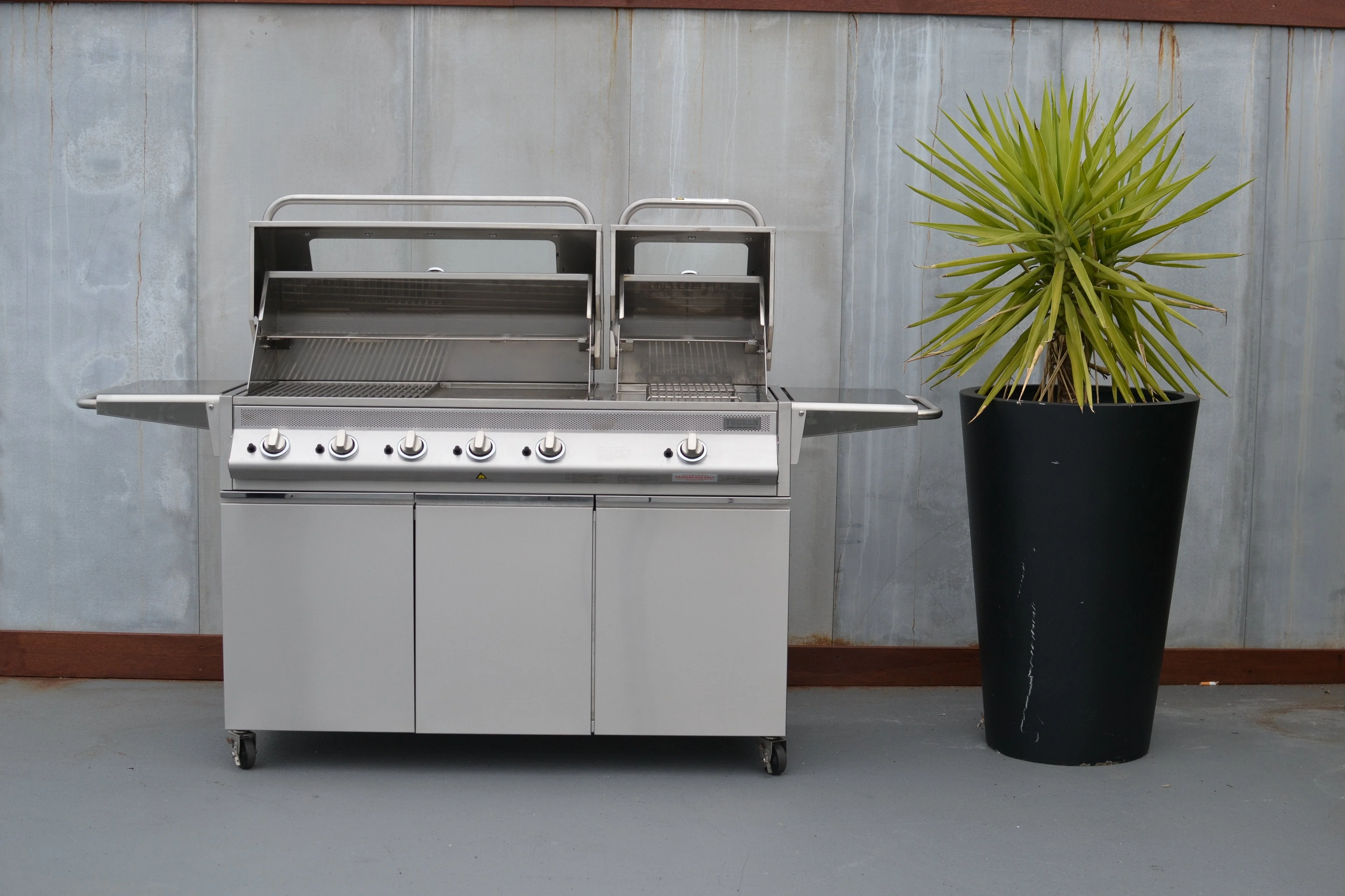 Tucker 5+1 Burner GTR BBQ with Twin Hood - Image 18