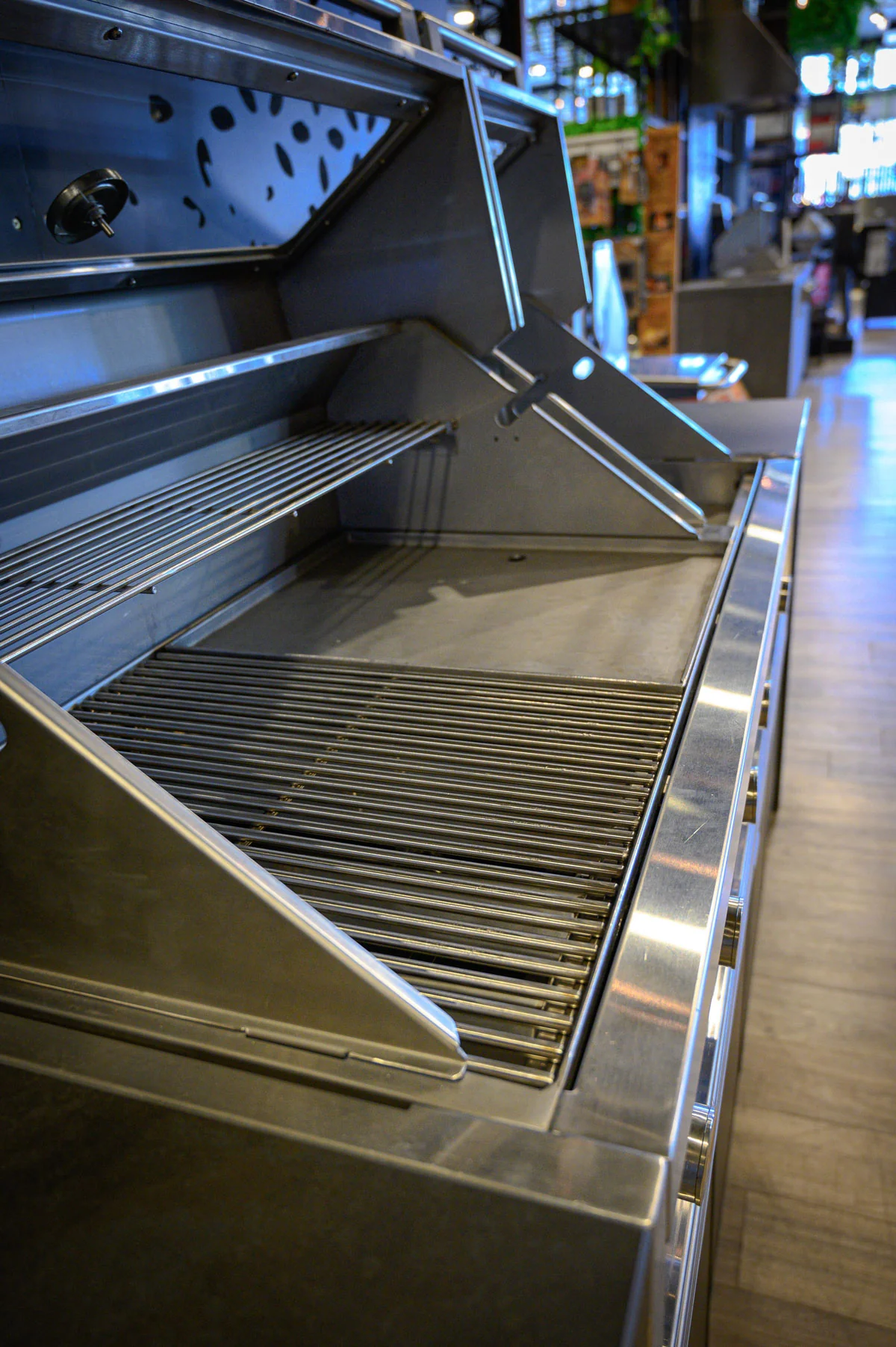 Tucker R Class V8+1 316 Marine Grade BBQ Built In - Image 10