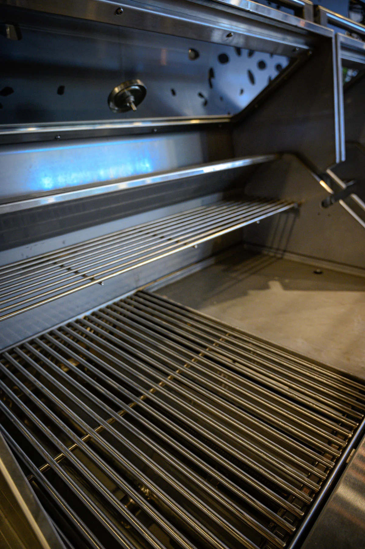 Tucker R Class V8+1 BBQ Built In - Image 10