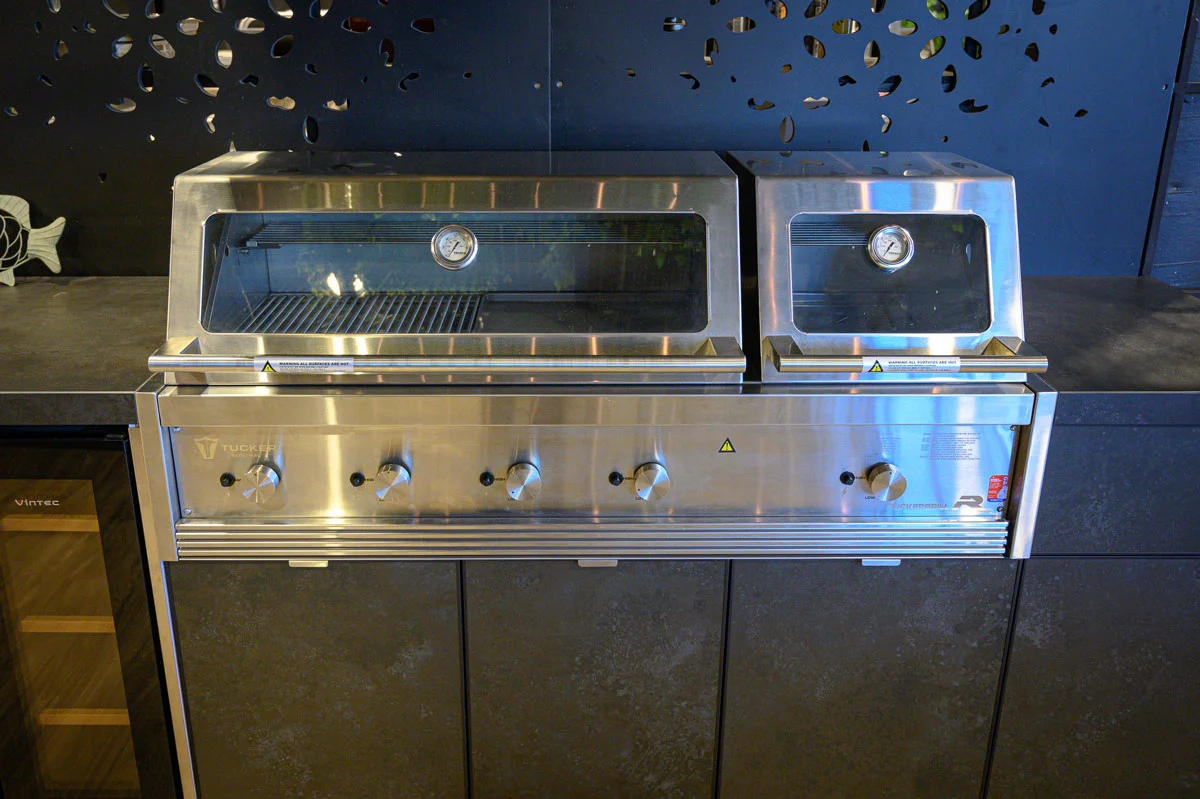 Tucker R Class V8+1 BBQ Built In - Image 14