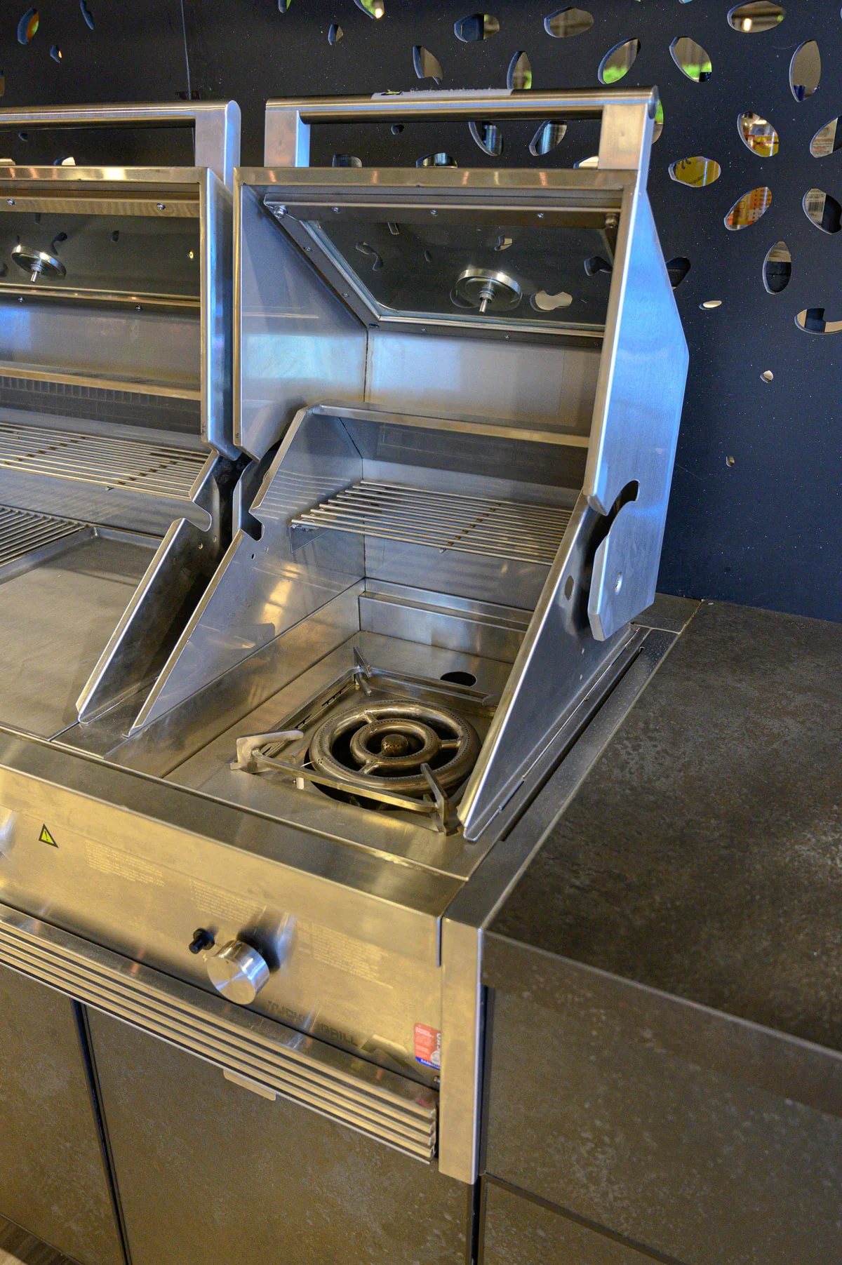 Tucker R Class V8+1 BBQ Built In - Image 15