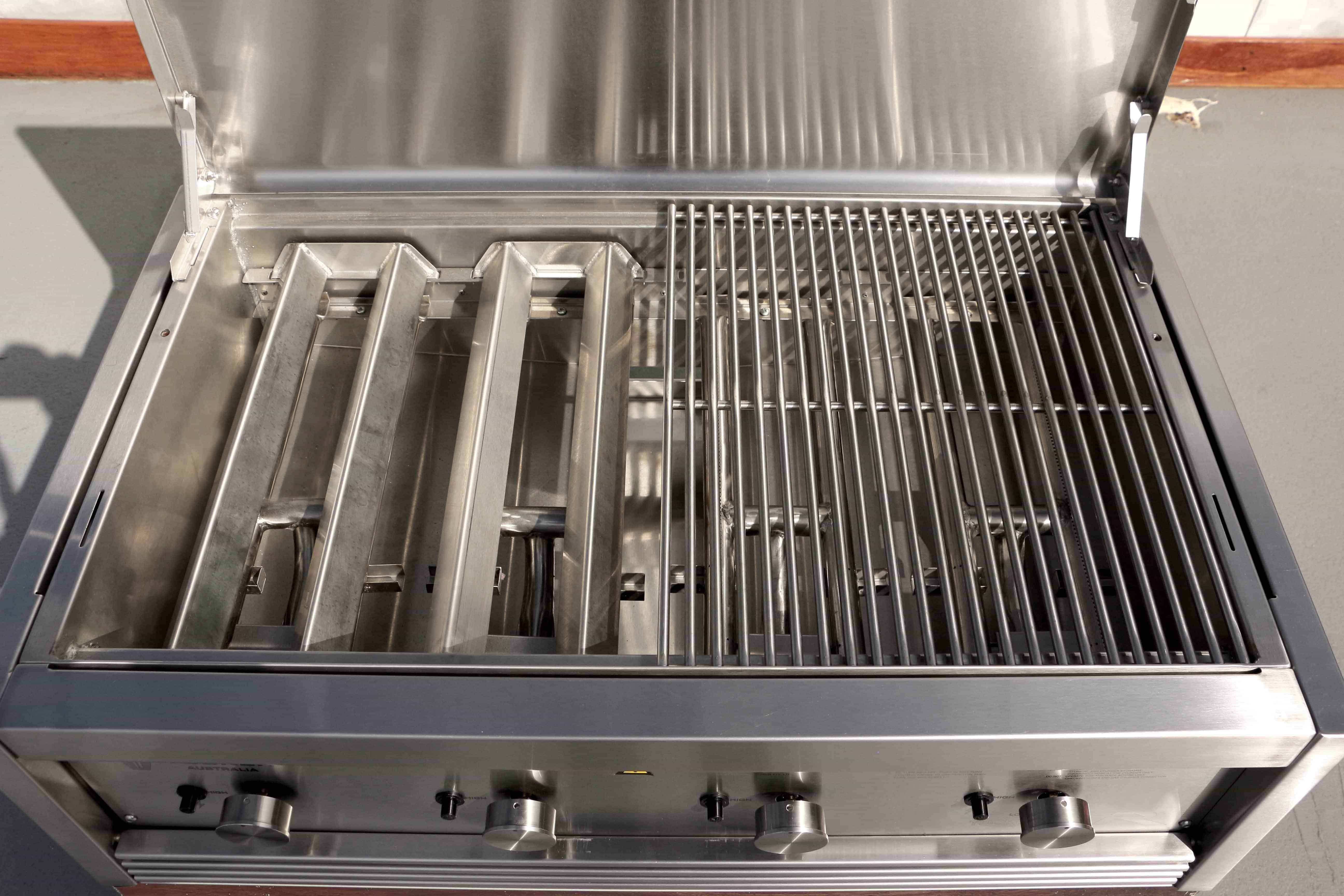 Tucker R Class V8 BBQ Built In with Lid - Image 6