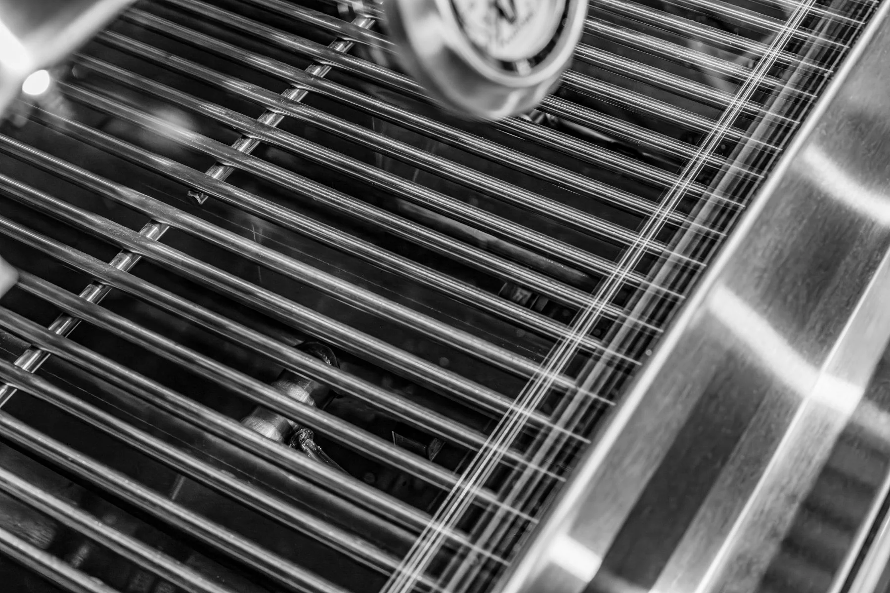 Tucker R Class V6 BBQ - Image 4