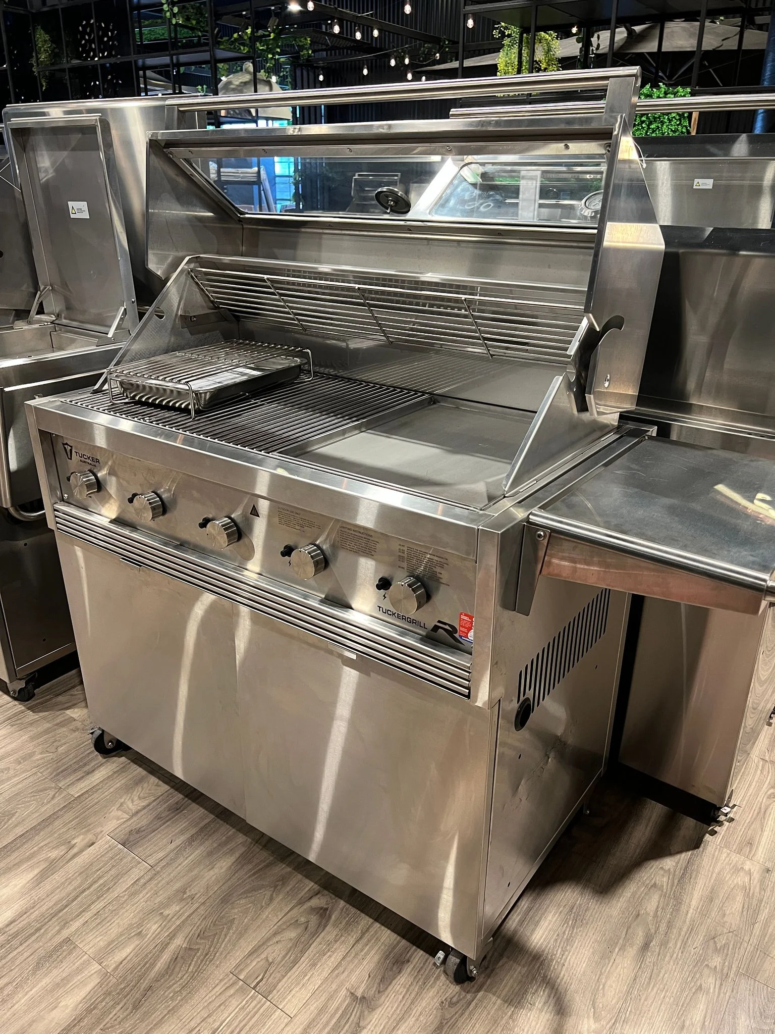 Tucker R Class V10 BBQ - Image 15