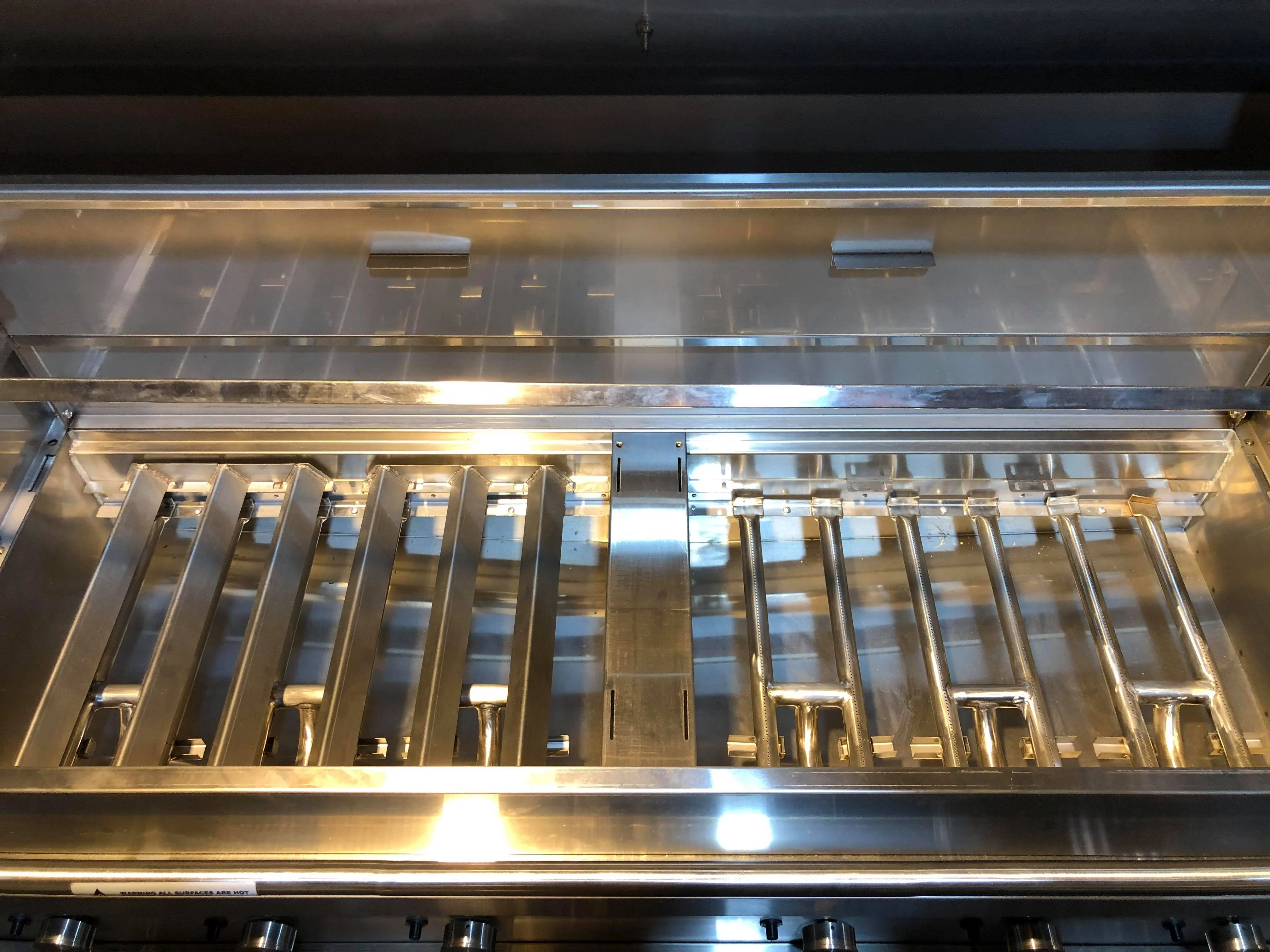 Tucker R Class V12 Spit Hood BBQ - Image 7
